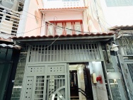 Nhà 3 tầng trống vào ở liền gần chợ Rạch Ông P. Chánh Hưng. Giá