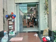 CHỦ ĐỊNH CƯ MỸ BÁN GẤP – NHÀ 2 TẦNG ĐẸP, XE HƠI NGỦ TRONG NHÀ – GẦN