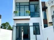 Nhà trệt lầu Thủ Dầu Một. Đường xe hơi thông.  3PN chỉ 2.49 tỷ.  Sổ Hồng Riêng 