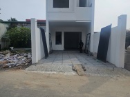 Chỉ 2,38 tỷ có nhà 1 trệt 1 lầu trung tâm Thủ Dầu Một mặt tiền đường nhựa có sân đậu ô tô