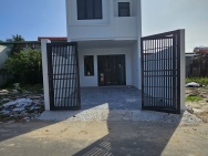 Bán nhà Thủ Dầu Một, 1 trệt 1 lầu, mặt tiền đường nhựa, có sân đậu ô tô, giá 2,38 tỷ.