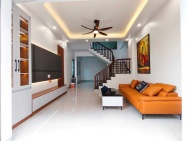 Căn góc 3 tầng phố Phú Bình ngõ rộng gần vòng xuyến Trần Hưng Đạo