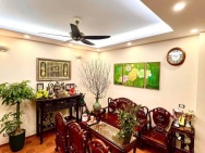 Bán nhà tầng 2 và tầng 3 mặt phố Hòe Nhai, 75m2, mặt tiền 5.7m, 9.8