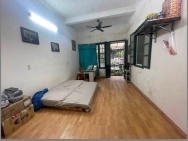 Bán nhà tầng 2 phố Hàng Bè, 92m2, mặt tiền 4.2m, 12.8 tỉ, 2 phòng