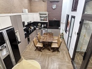 Bán nhà Quán Thánh, 101m2, 4 tầng, mặt tiền 5.5m, 31.5 tỉ, kinh