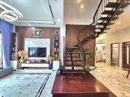 Bán nhà Kim Mã, 85m2, ô tô vào nhà, khu trung tâm, nhà đẹp ở ngay,