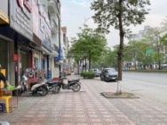 Cực hiếm có 1 không 2. Nhà 5 tầng mặt phố Thạch Bàn. Giảm 700tr còn