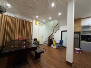 Bán nhà Ngọc Lâm 40m 5 tầng MT6m lô góc ô tô đỗ 10m ra hồ nhỉnh 13