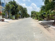 Nhà cạnh Phú Mỹ Hưng, vừa ở vừa làm văn phòng, 5x18m, đường rộng