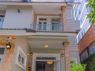 Cho thuê villa 5 phòng ngủ sân vườn rộng giá 30 triệu tại đường