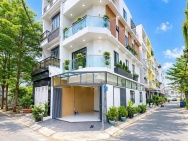 Nhà góc 2 mặt tiền, hẻm xe hơi Huỳnh Tấn Phát, tặng nội thất trong