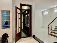 + Lê đại hành giao nguyễn hữu thọ, Khuê trung cẩm lệ, nhà 3 tầng