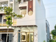 Bán Nhà Mặt Phố Giá Nhà Hẻm - Ôtô Ra Vào Tận Cửa Thủ Dầu Một - Tặng