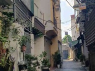 Phố Trạm ô tô lùi cửa 6 tỷ 30m gần sát phố,Long biên sổ đỏ