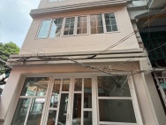 CHO THUÊ NHÀ LÔ GÓC LÁNG HẠ  85M² × 4,5 TẦNG  THANG MÁY  40