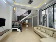 Bán Nhà 3 Tầng Kiệt Ô Tô Hoàng Thúc Trâm, Hải Châu, 68m², 4PN, Giá