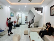Bán nhà gần Nguyễn Văn Cừ 64m2, 5 tầng, ô tô vào nhà, ngộp bank cần