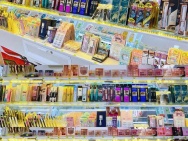 CẦN SANG SHOP MỸ PHẨM–PHỤ KIỆN ĐẸP, RỘNG,ĐƯỜNG TRUNG TÂM VÀO KINH