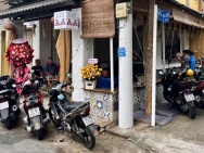 Sang quán cafe xinh góc 2 mặt tiền núp hẻm ngay ngã tư – Phường Tân