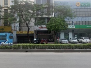 nhà mặt phố Nguyễn Văn Cừ 130m x 3tầng, MT 7.5m, vỉa hè 7m, full