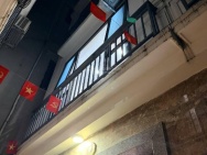 BÁN NHÀ CỔ NHUẾ - GẦN NHIỀU TRƯỜNG HỌC CÁC CẤP - TIỆN ÍCH NHIỀU -