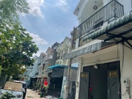 GIÁ SỐC 4.5 TỶ – NHÀ TRỆT LẦU 4x13 – XE HƠI NGỦ TRONG NHÀ – HUỲNH