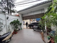 Giá tốt, bán nhà khu Ngọc Hà, ô tô vào nhà, 200m, mặt tiền 13m, chỉ