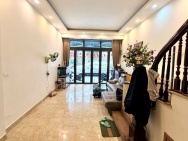 Bán nhà đẹp Hồng Tiến- Sát Phố- Ngõ thông- Dân Xây- Full NT- Ô tô-