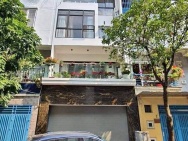 MẶT NGÕ PHẠM TUẤN TÀI - lớn hơn PHỐ - THANG MÁY - VỈA HÈ xe con hạn