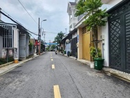 NHÀ 2 TẦNG MẶT TIỀN TA10, Ô TÔ NGỦ TRONG NHÀ. SÁT BÊN LÊ THỊ RIÊNG,