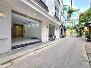 Giá tốt, bán nhà Lạc Long Quân, ô tô vào nhà, 5 tầng mặt tiền rộng,