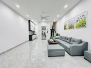 NHÀ MỚI TINH PHỐ HOANG HOA THÁM 40M 5T MT 4,6m NHỈNH 11 TỶ -THANG