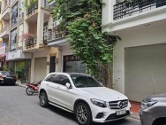 Siêu hiếm, bán nhà Văn Cao, ô tô tránh, thang máy, 65m chỉ 26 tỷ