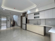 NHÀ MỚI PHỐ TRẦN QUỐC HOÀN 40M 7T NHỈNH 21 TỶ- Ô TÔ VÀO NHÀ- THANG