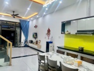 Bán nhà 2 tầng 2 mê Hoàng Minh Giám, Hòa Xuân, mới đẹp, giá 5,8 tỷ