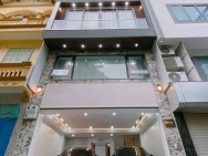 Cực hiếm, Bán nhà Đội Cấn, ô tô vào nhà, 67m 7 tầng thang máy, chỉ