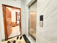 Võng Thị – Tòa CCMN 8T thang máy 83m² MT 6.1m – Giá chào 26.9 Tỷ 