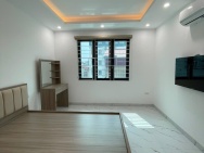 NHÀ DÒNG TIỀN MỚI KÍNH KOONG 5 TẦNG THANG MÁY PHỐ LẠC LONG QUÂN 50M