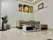 NHÀ ĐẸP MỸ ĐÌNH KINH DOANH NGOC THÔNG Ô TÔ QUA CỬA