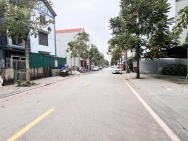 biệt thự sân vườn Long Biên, gần hồ điều hòa, diện tích 152m, mặt