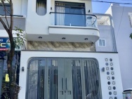 Bán căn nhà 77m2 có kết cấu sẵn ngay chợ Long Trường ngay Đông