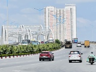 nhà lô góc mặt phố Long Biên, 100m, mặt tiền 7.3m, ôtô 2 chiều