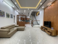 Bán nhà đẹp 100m2 Sơn Trà Đà Nẵng, 4PN, 3 mặt thoáng, vị trí kinh