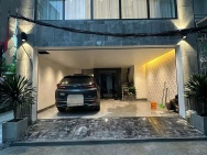 bán nhà lô góc Ngọc Thuỵ, 50m x 7 tầng, mặt tiền 6.2m, gara, full