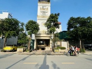 bán nhà mặt phố Cổ Linh, vỉa hè rộng, view vườn hoa, 2 xe container