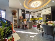 Nhà mặt đường Dư Hàng – 107,5m² x 4 tầng, lô góc 2 mặt thoáng.