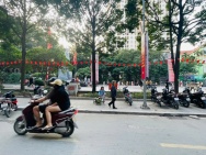 Cho thuê nhà tập thể tầng 1 Lương Khánh Thiện, 65m² Ô tô đỗ cửa