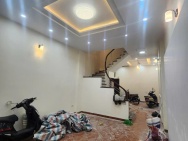 Bán Nhà Đê La Thành. Đống Đa. Diện Tích 49-52m. x 5tầng. Mặt tiền