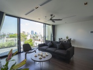 Dòng tiền 2 tỷ/năm, bán tòa Apartment khu Liễu Giai, ô tô, 135m 9