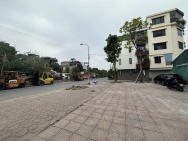 Bán đất Ngô Gia Tự Long Biên - Vỉa hè như Sân bóng- Kinh doanh 50m-